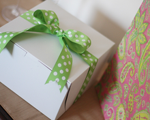 Load image into Gallery viewer, Bakery Box White 9x9x5
