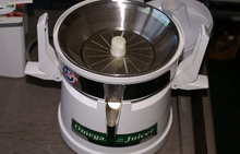 Load image into Gallery viewer, Extractor Juicer  1/3HP 3500RPM
