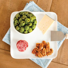 Load image into Gallery viewer, Divina Castelvetrano Pitted Olives 4.9oz
