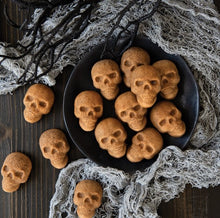Load image into Gallery viewer, Skull Bites Cakelet Pan
