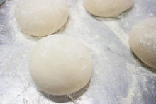 Load image into Gallery viewer, Caputo 00 Flour 1kg (2.2lb)
